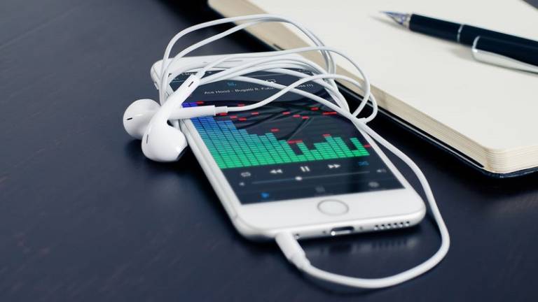 OMS alerta sobre el volumen de audios de los smartphones y MP3