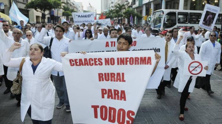 Médicos se movilizaron para exigir cambios en el decreto 703