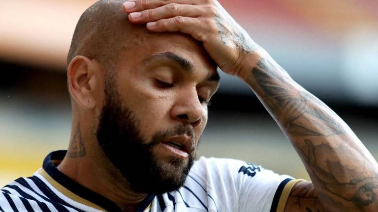 Futbolista brasileño Dani Alves es detenido por presunta agresión sexual