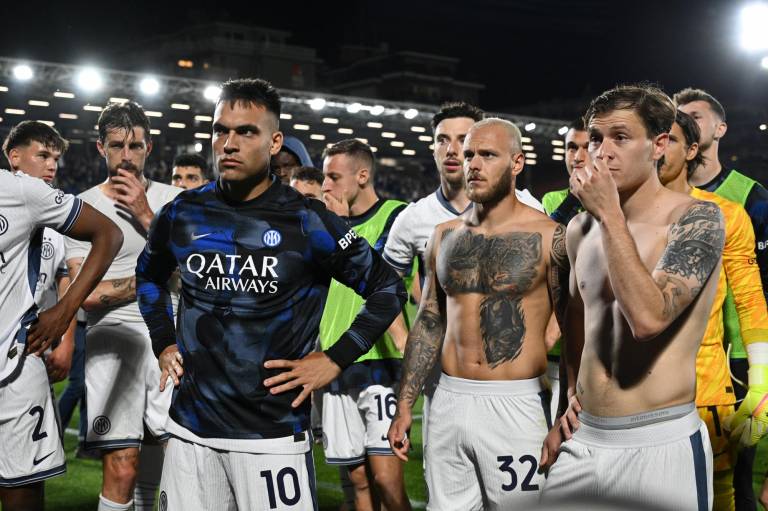 $!(De izq. a der.) El delantero argentino #10 del Inter de Milán, Lautaro Martínez, y el defensa italiano #32 del Inter de Milán, Federico Dimarco.