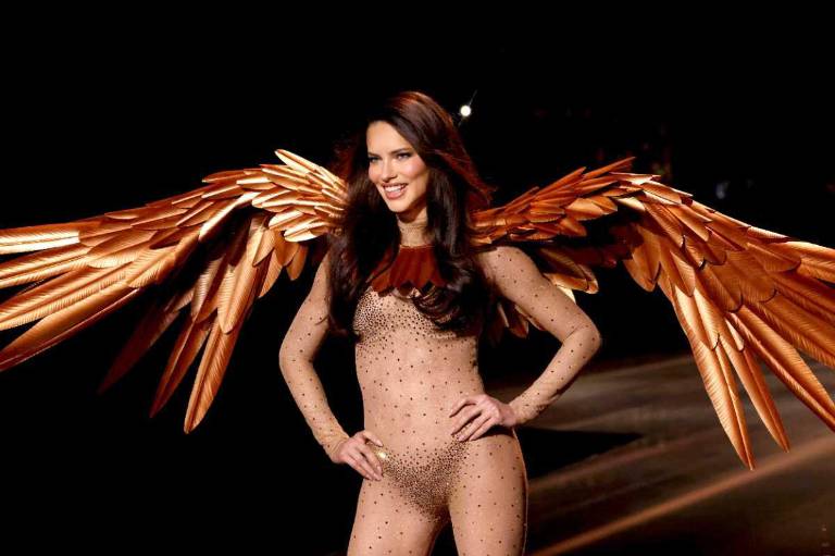 $!Iconos como Gigi Hadid y Adriana Lima regresan a la pasarela bajo una visión renovada de la marca.