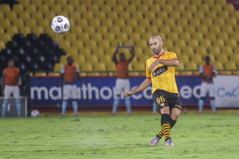 $!El Jefecito jugó con el dorsal 96 durante la Noche Amarilla de Barcelona en 2021.