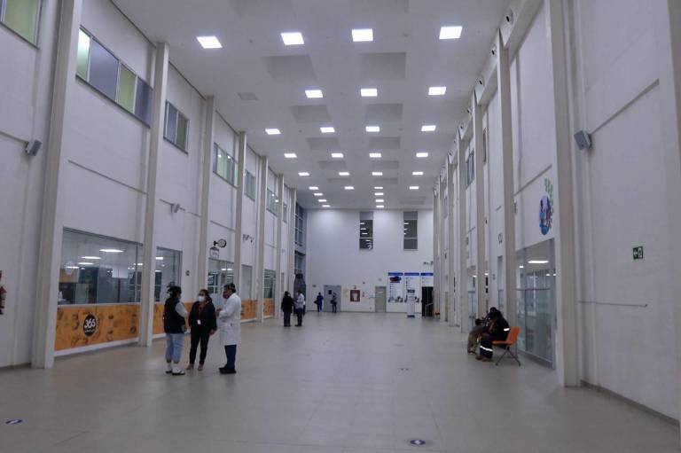 $!Vicepresidente Borrero llega de sorpresa a hospitales de Guayaquil y descubre irregularidades