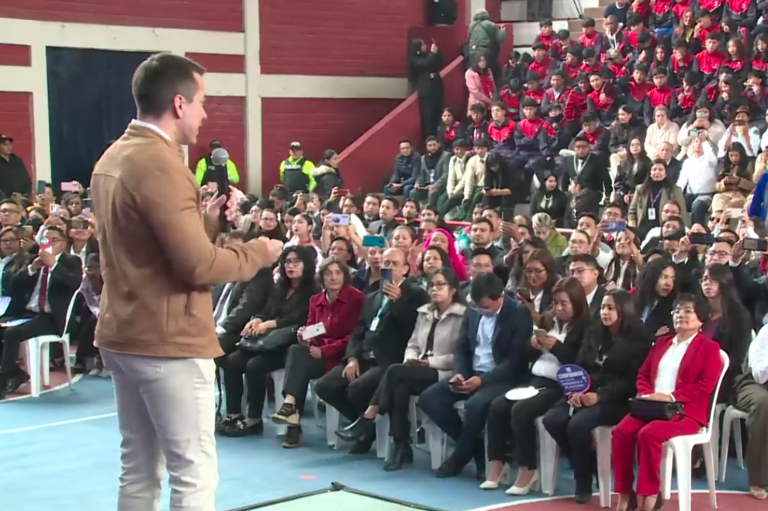 $!El presidente hizo énfasis en la transparencia del concurso con el que 789 profesores se integrarán al sistema educativo.