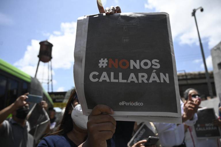 $!Comunicadores de Guatemala protestan por arresto de periodista