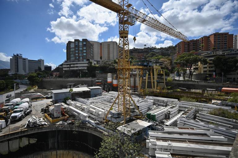 $!Panorama de la construcción de la Línea 5 del Metro por parte de la empresa brasileña Odebrecht en Caracas, el 18 de marzo de 2022. Venezuela fue el segundo país en recibir más sobornos de Odebrecht en el masivo complot latinoamericano.