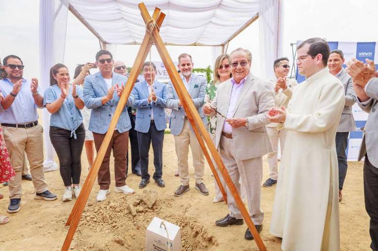$!Estuardo Sánchez, presidente de grupo Alessa, colocó la primera piedra del proyecto Siveria.