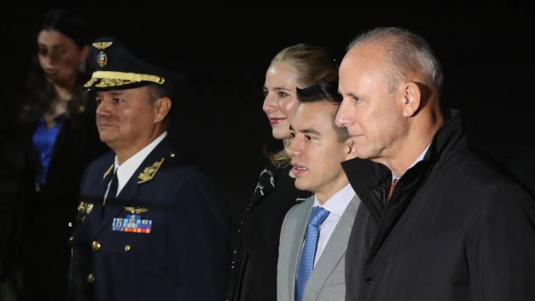 Noboa llega a Lima para encabezar encuentro presidencial y de ministros de Ecuador y Perú