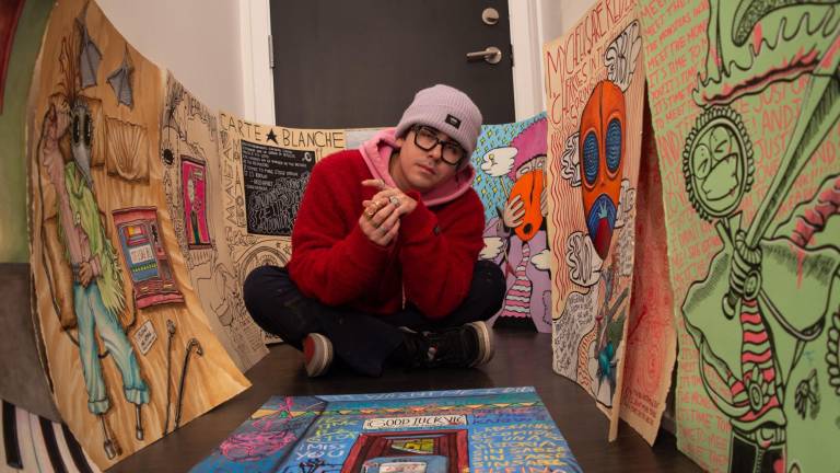 Víctor Hugo Marin: el pintor ecuatoriano que transforma lienzos más allá de los límites