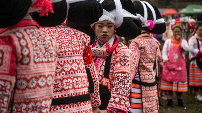 Mujeres con tocados de pelo para el Año Nuevo lunar en China