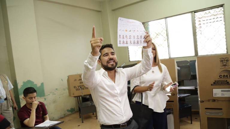 Candidato &#039;Dalo&#039; Bucaram votó en la Universidad de Guayaquil