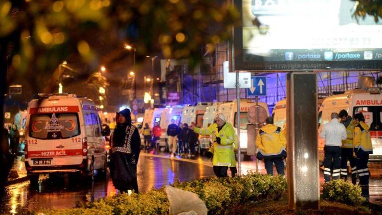 Al menos 39 muertos en atentado contra un club en Estambul