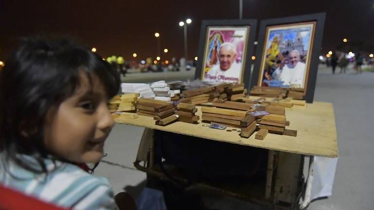 La visita papal aviva el interés de quiteños por los recuerdos