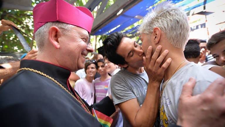 Cuba festeja bodas simbólicas homosexuales oficiadas por líderes religiosos
