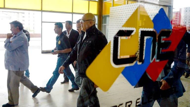 CNE estudiará la solicitud del revocatorio contra Maduro
