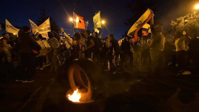 Simpatizantes de CREO mantienen vigilia en Quito y Cuenca