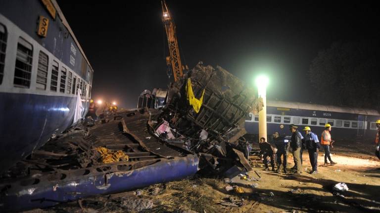 Al menos 120 muertos en accidente ferroviario en India