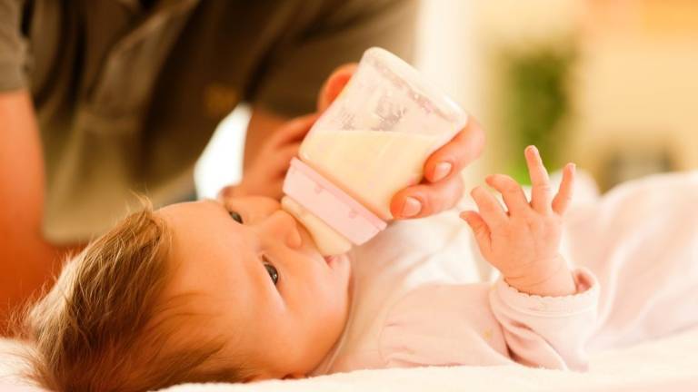 Abren investigación en Francia por leche infantil contaminada