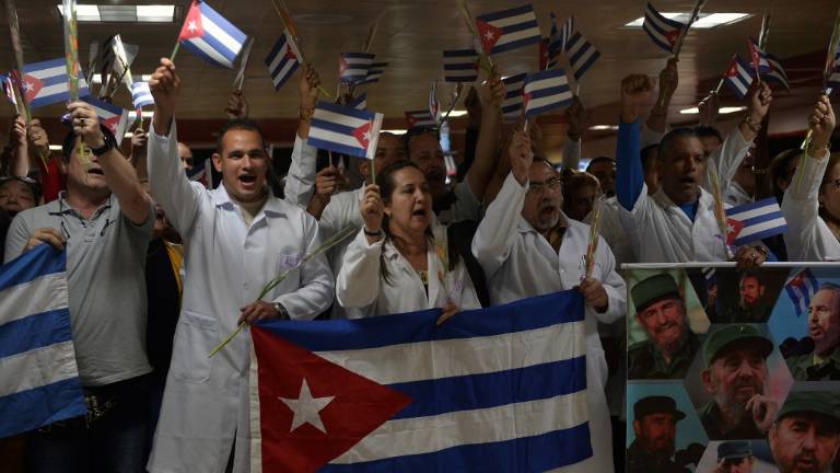 Médicos cubanos en Ecuador puestos en duda