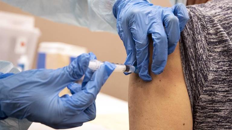 Voluntarios de la vacuna de Pfizer y BioNTech desarrollan parálisis facial tras ser inmunizados: ¿Qué es el síndrome de Bell?