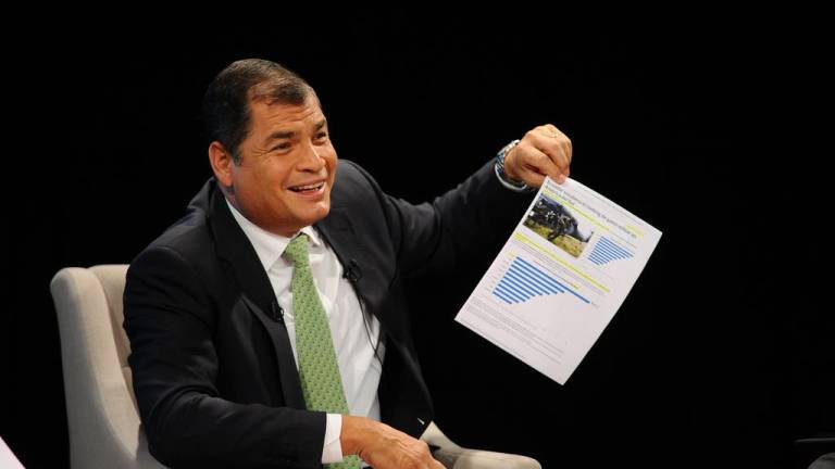 Correa destaca continuidad de su proyecto tras 8 años de revolución