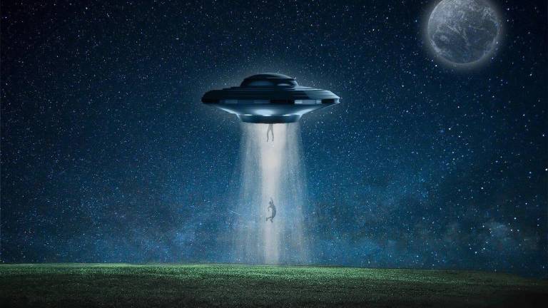 Un directivo del Pentágono considera que una nave nodriza extraterrestre podría rondar el espacio