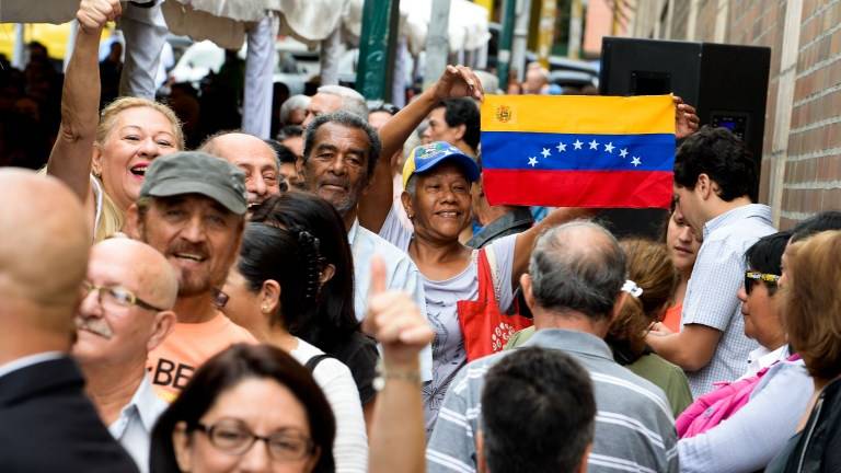 Venezuela: arranca validación de firmas para revocatorio