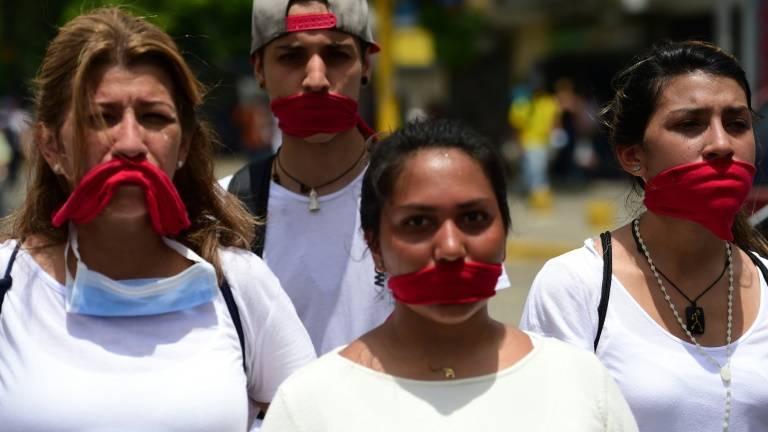 Oposición marcha en silencio por muertos en Venezuela