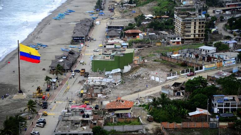 Pedernales recupera la sonrisa un año después del terremoto
