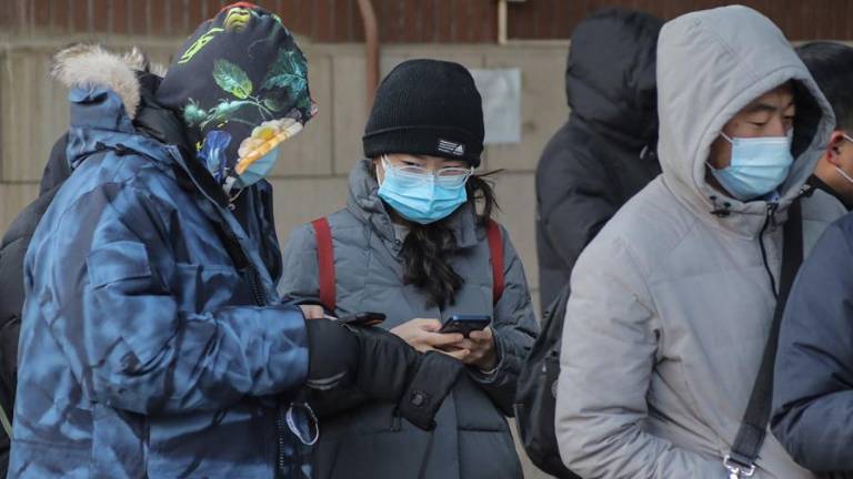 OMS revela que autoridades chinas impidieron llegada de misión que investigará origen de la COVID-19; Pekín reacciona