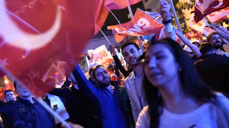 &quot;Sí&quot; a sistema de Erdogan lidera recuento en Turquía