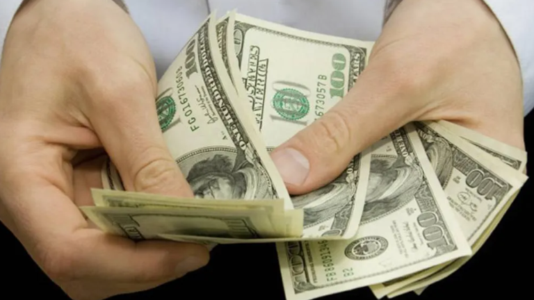 Décimo Tercer Sueldo en Ecuador: municipios rechazan adelanto del pago ordenado por Noboa