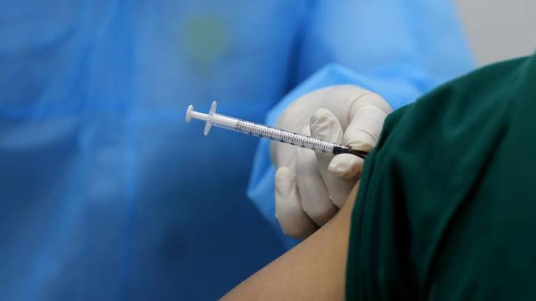 ¿Por qué se suspendió la vacuna de AstraZeneca en Europa?