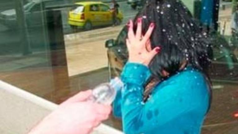 Hombre ataca con ácido a su expareja y causa graves daños en el rostro de su hija de 9 años