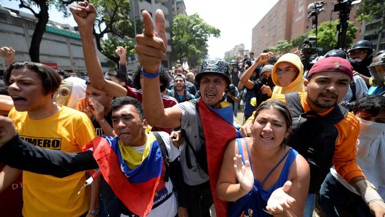 Oposición venezolana se moviliza para exigir respeto al Parlamento
