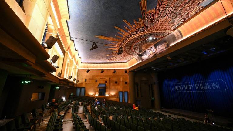 Netflix reabre majestuoso cine que desplegó la primera alfombra roja de Hollywood