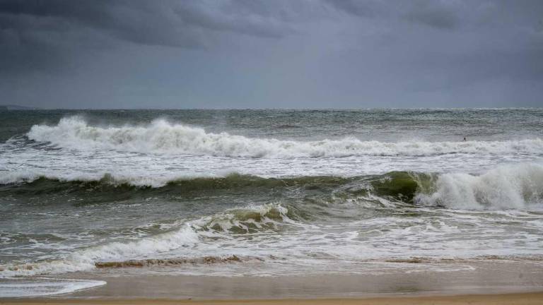 Este feriado del 10 de agosto habrá oleaje en la costa ecuatoriana