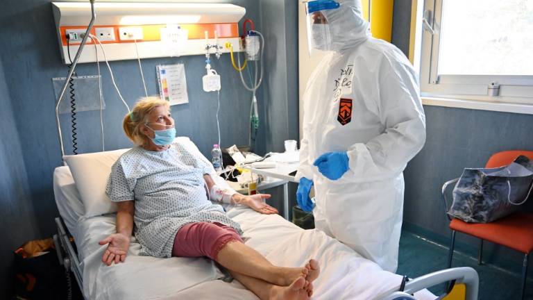 Científicos italianos aseguran que Covid 19 aparece menos grave