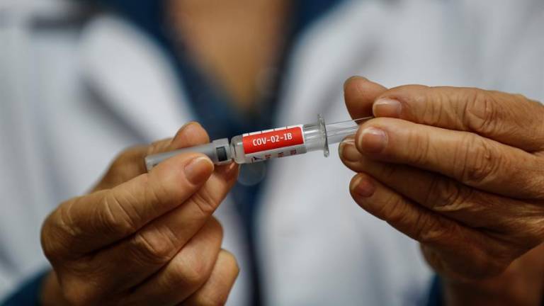 China empezaría a vacunar a la población contra la covid-19 en noviembre
