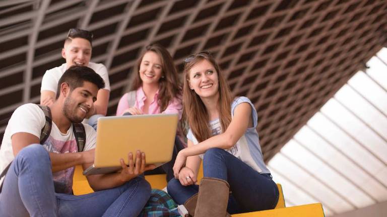 UIDE lanza programa de becas a escala nacional para pregado presencial