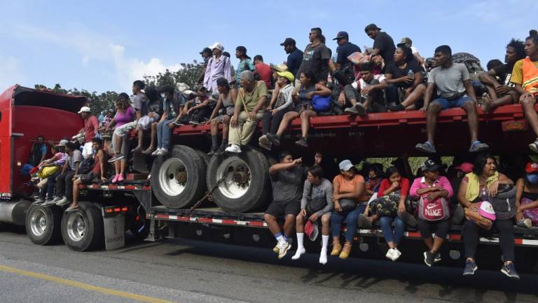 Rescatan en México a 600 inmigrantes que viajaban en tráileres, entre ellos 4 ecuatorianos