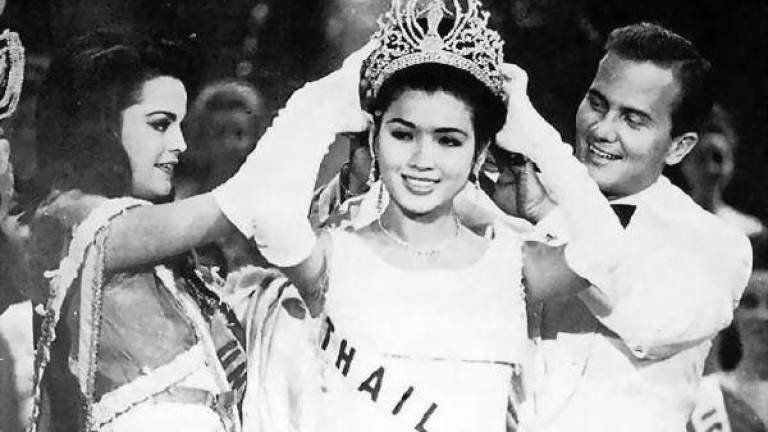 Apasra Hongsakula, la Miss Universo que parece no envejecer