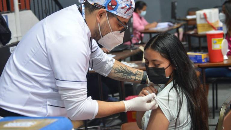 Azuay alcanzó la inmunidad de rebaño frente al COVID-19, según coordinador zonal de Salud