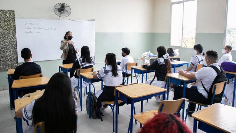 Pese a movilizaciones, se mantienen las clases presenciales en todo el país