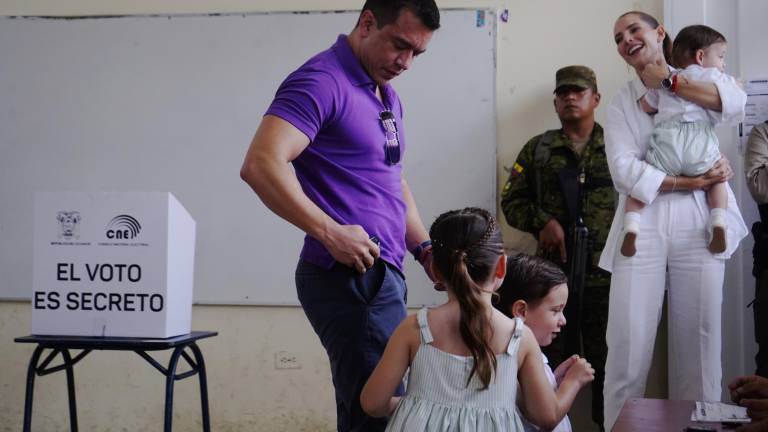 La escuela de educación básica Dr. Antonio Moya, fue el recinto electoral donde el presidente Daniel Noboa, ejerció su derecho al voto.