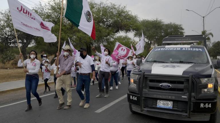 Candidatos electorales en México continúan campañas pese a balas y amenazas