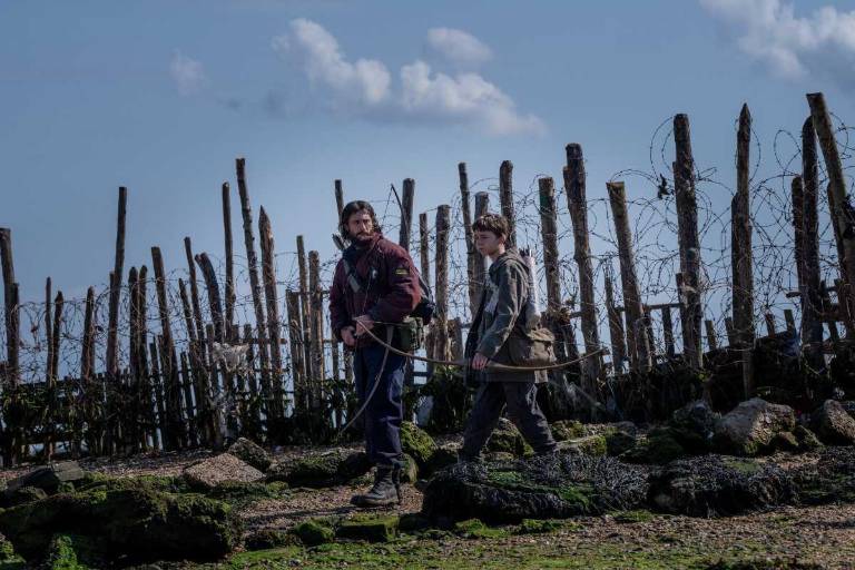 $!Ambientada 28 años después, la película explora una humanidad reconstruida y un joven que arriesga todo para salvar a su madre.