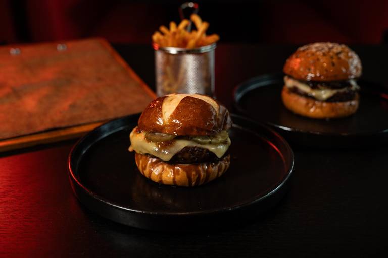 $!Cada hamburguesa de Bendito es una receta con carácter: panes artesanales, salsas propias y combinaciones que rompen moldes.