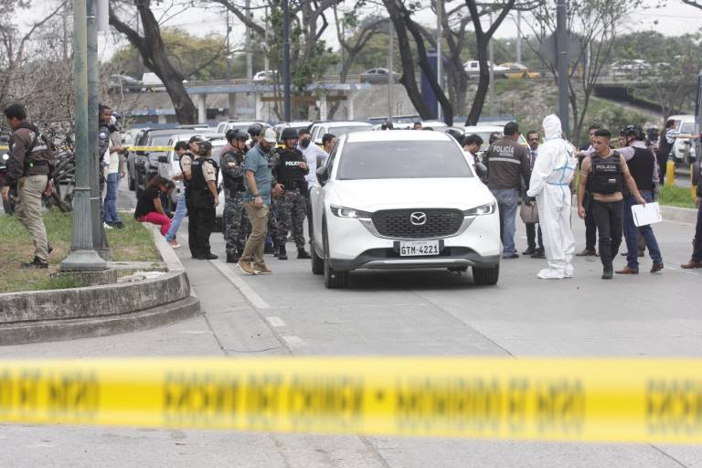 $!El fiscal César Suárez se trasladaba en aquel vehículo blanco.