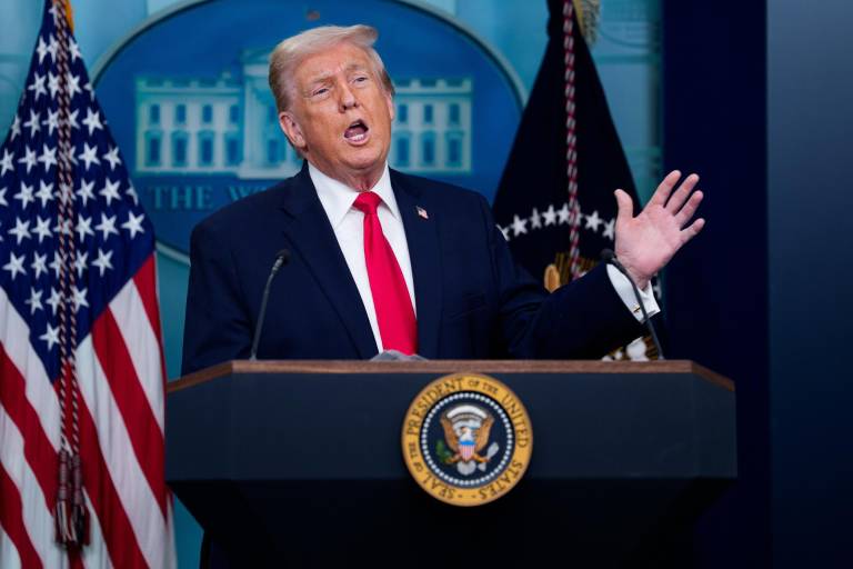 $!El presidente de Estados Unidos, Donald J. Trump, en la Sala de Prensa de la Casa Blanca en Washington, D.C., EE. UU., el 20 de enero de 2026.